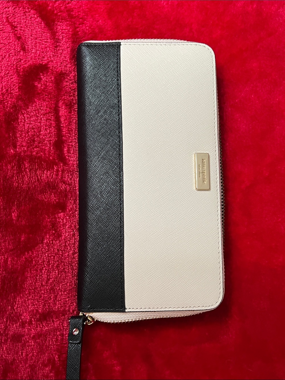 kate spade Two-Tone Zip Wallet in Black and Cream